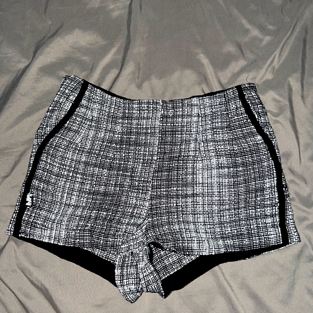 High waisted black and white shorts with pockets
